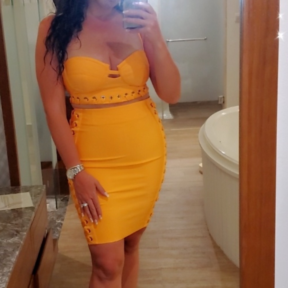 It’s beautiful bandage material set was worn once for dinner only